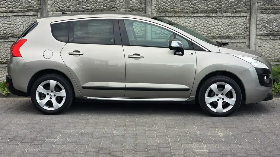 PEUGEOT 3008 -
