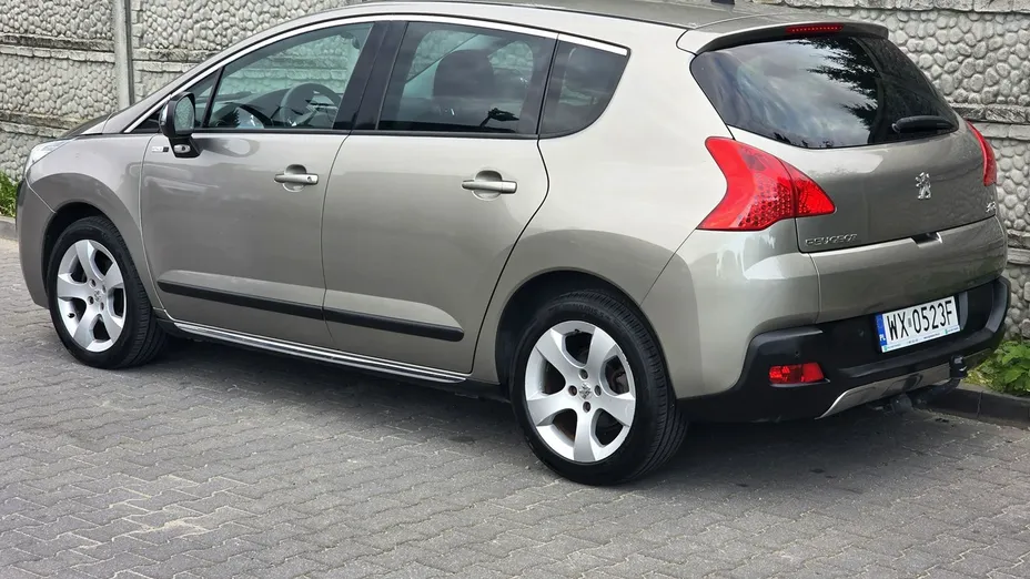 PEUGEOT 3008 -