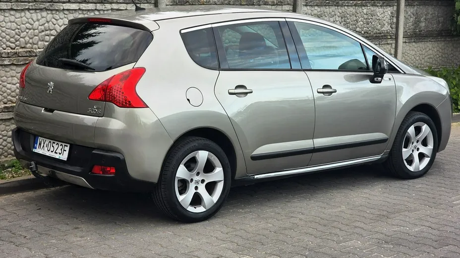 PEUGEOT 3008 -