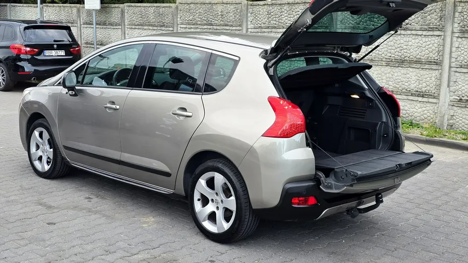 PEUGEOT 3008 -