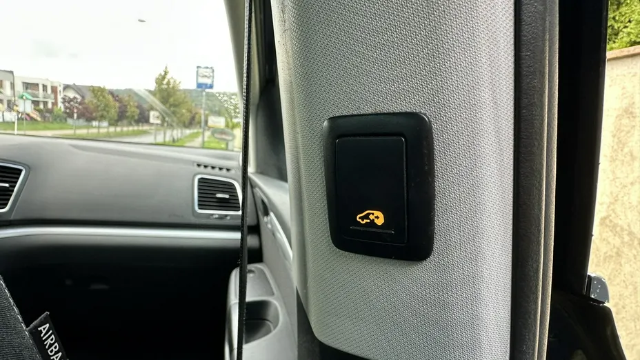 VOLKSWAGEN Sharan -