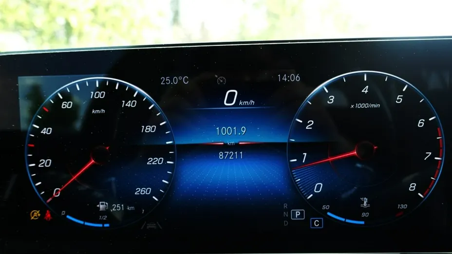 MERCEDES-BENZ GLB -
