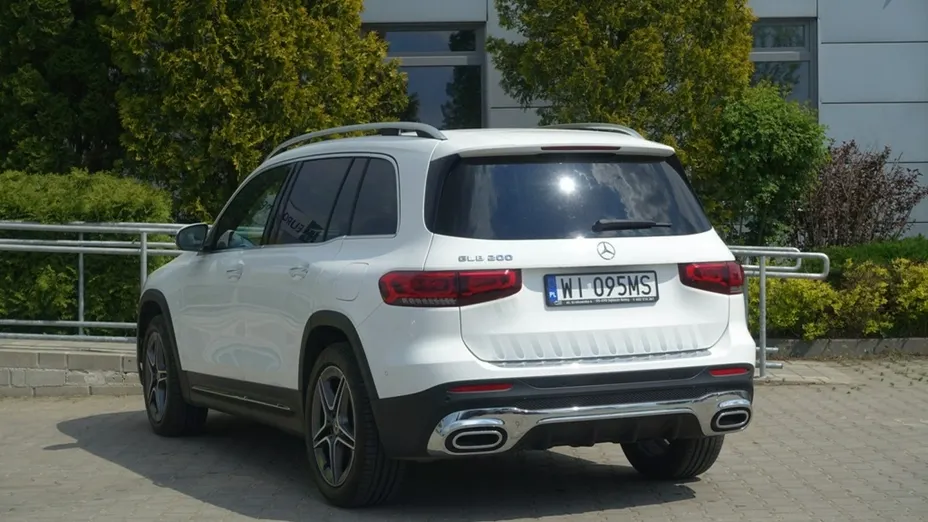 MERCEDES-BENZ GLB -