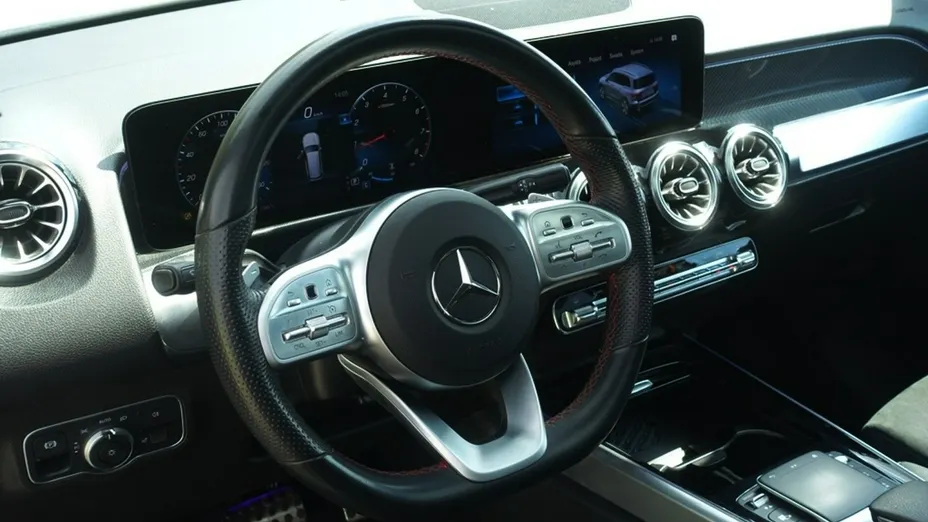 MERCEDES-BENZ GLB -