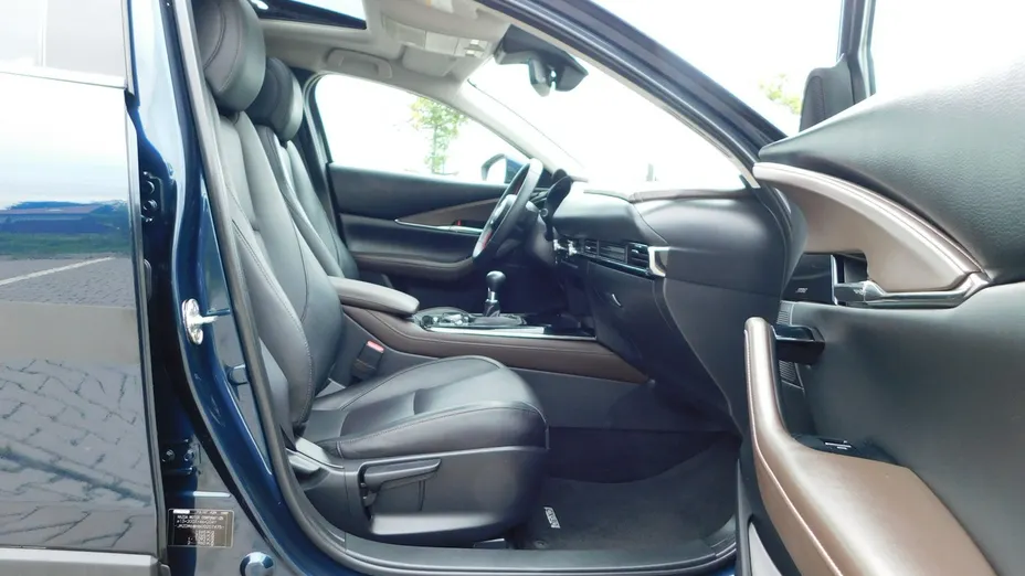 MAZDA CX-30 -