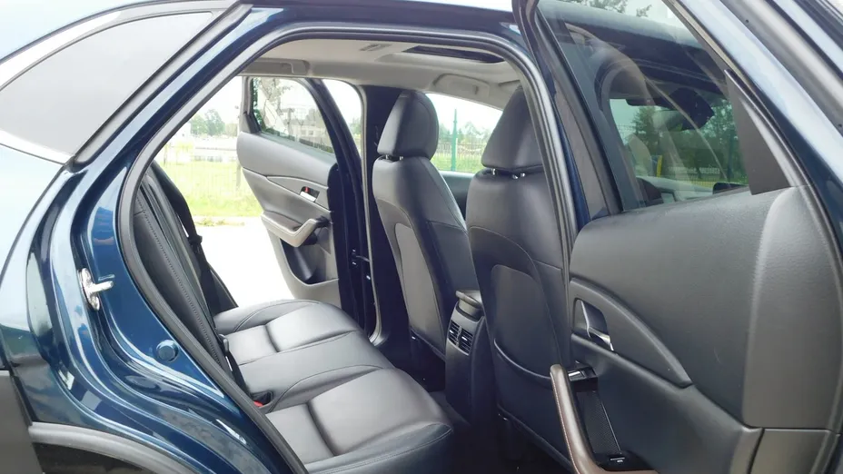 MAZDA CX-30 -