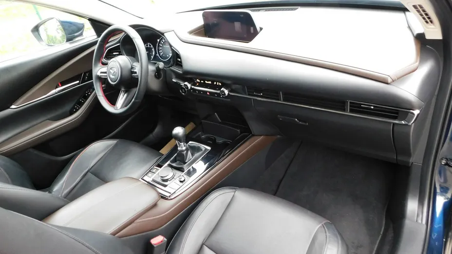 MAZDA CX-30 -