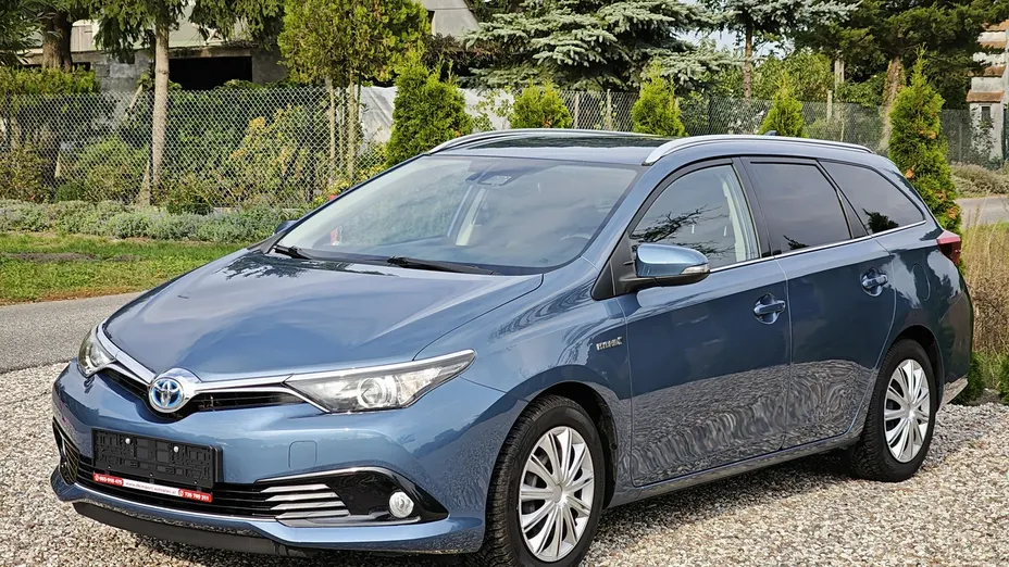 TOYOTA Auris -