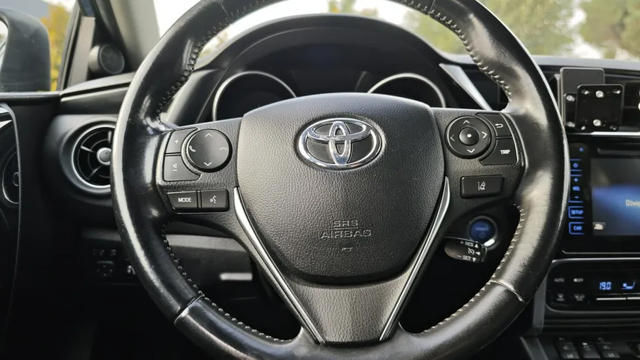 TOYOTA Auris -