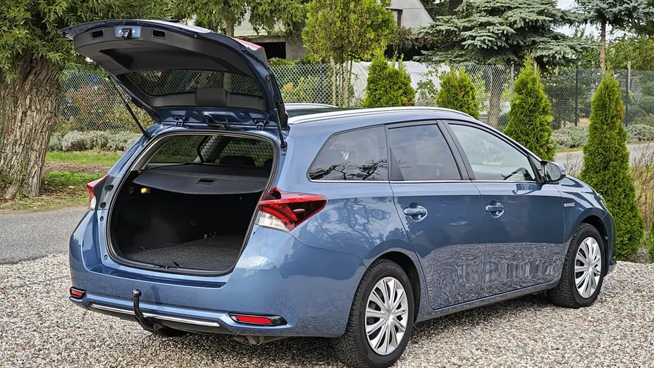 TOYOTA Auris -