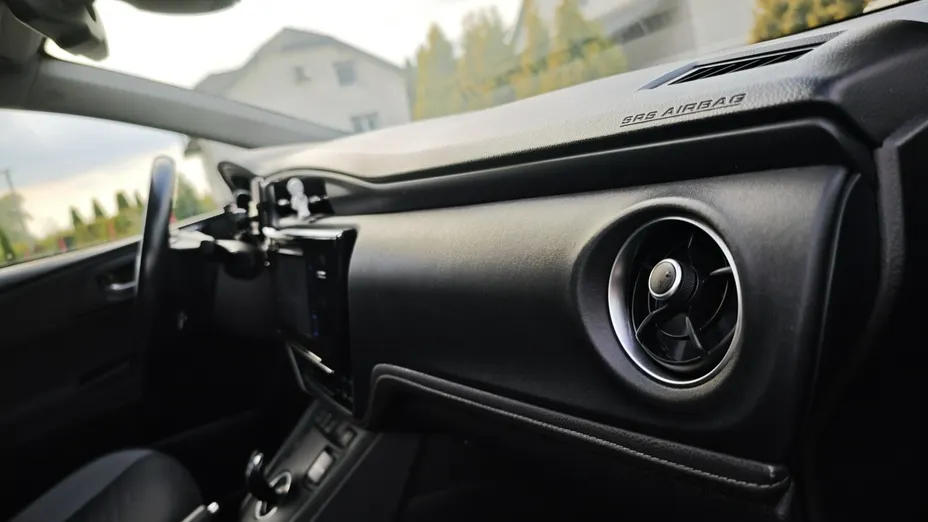 TOYOTA Auris -