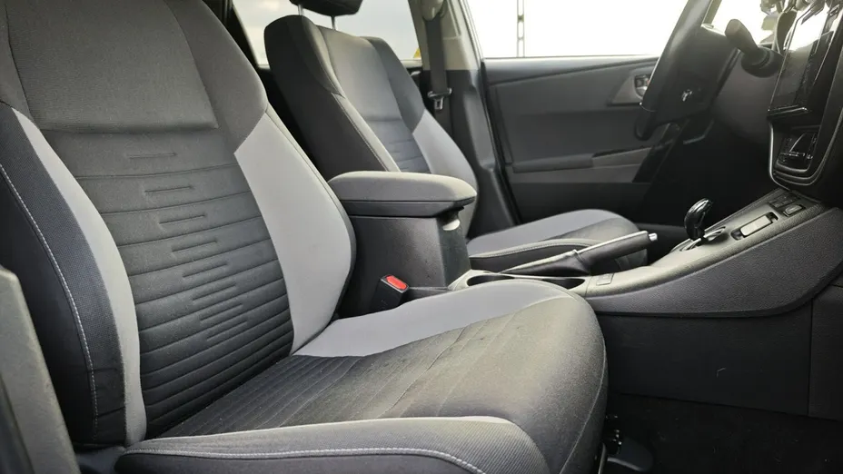 TOYOTA Auris -