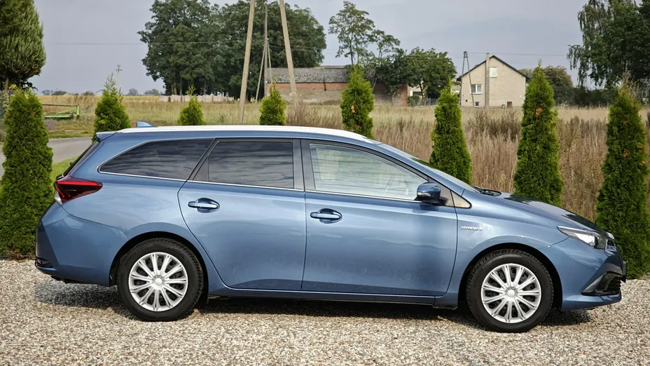 TOYOTA Auris -