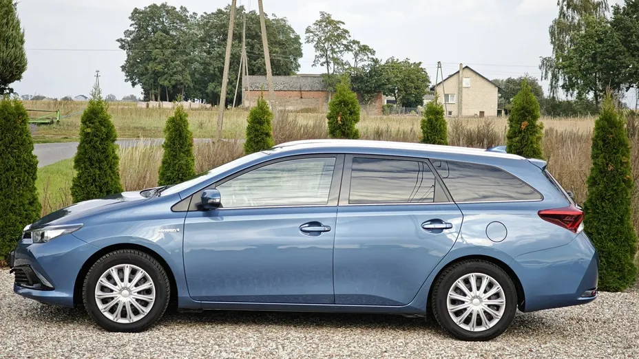 TOYOTA Auris -