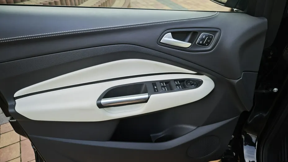 FORD Kuga -