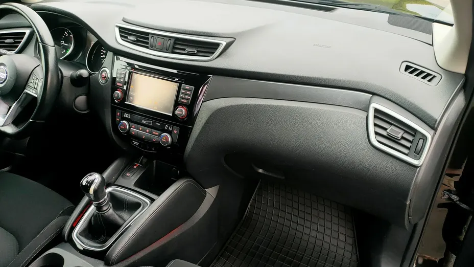NISSAN Qashqai -