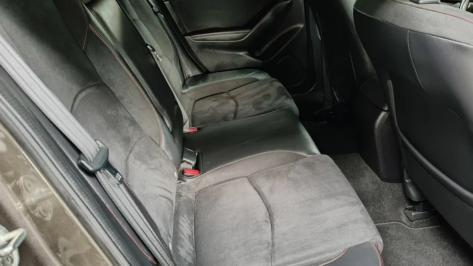 MAZDA 3 -