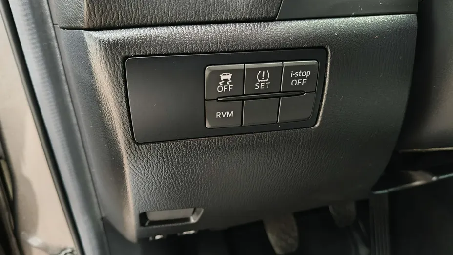 MAZDA 3 -