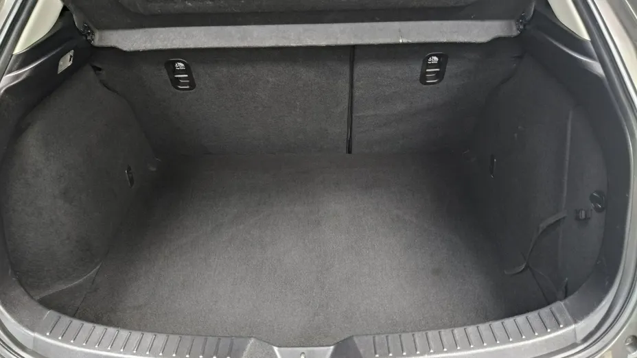 MAZDA 3 -
