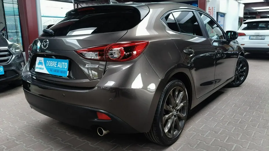 MAZDA 3 -