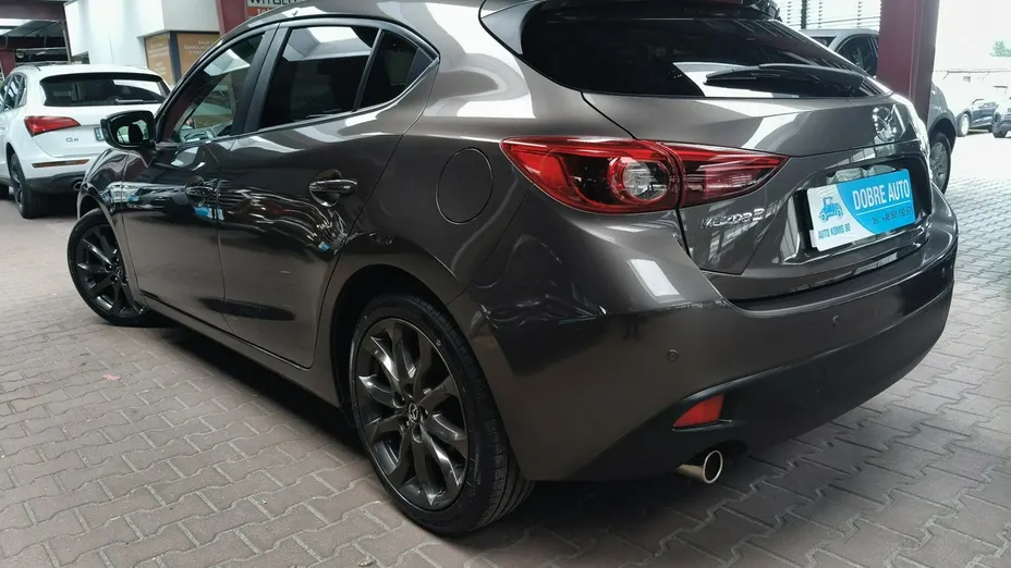 MAZDA 3 -