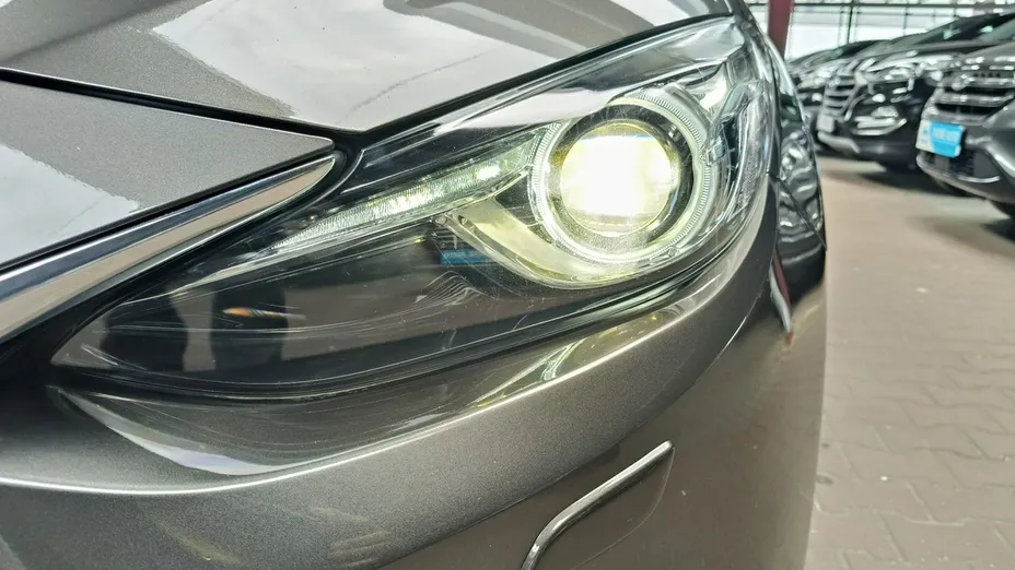 MAZDA 3 -