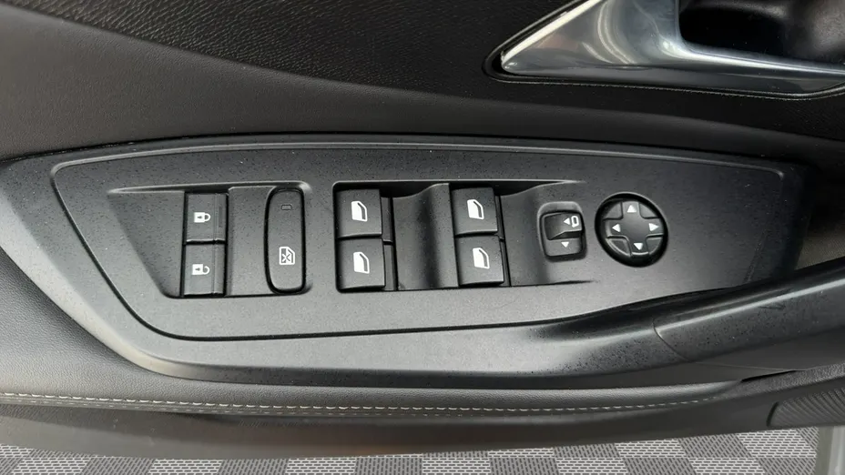 PEUGEOT 308 -