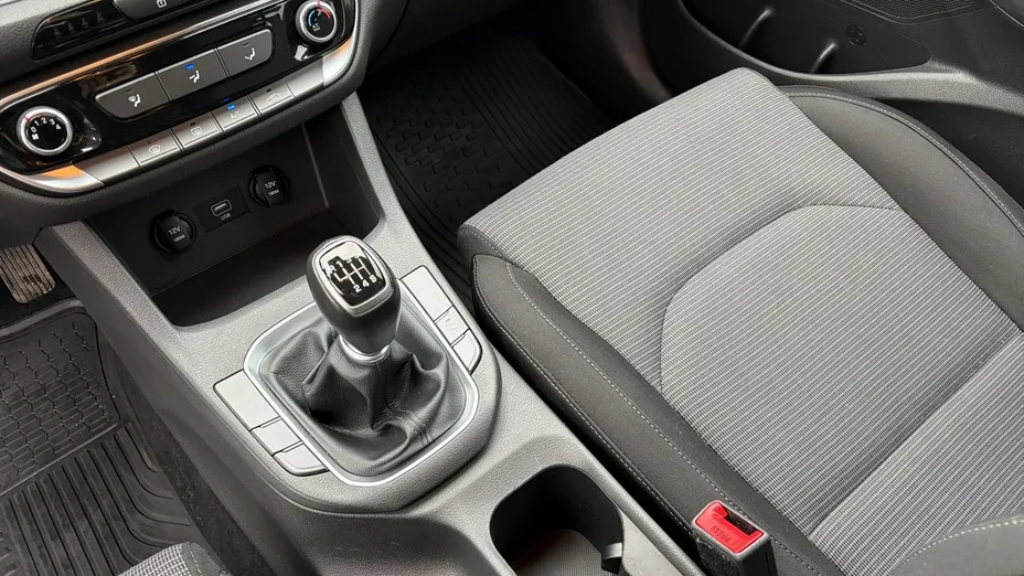 HYUNDAI i30 -