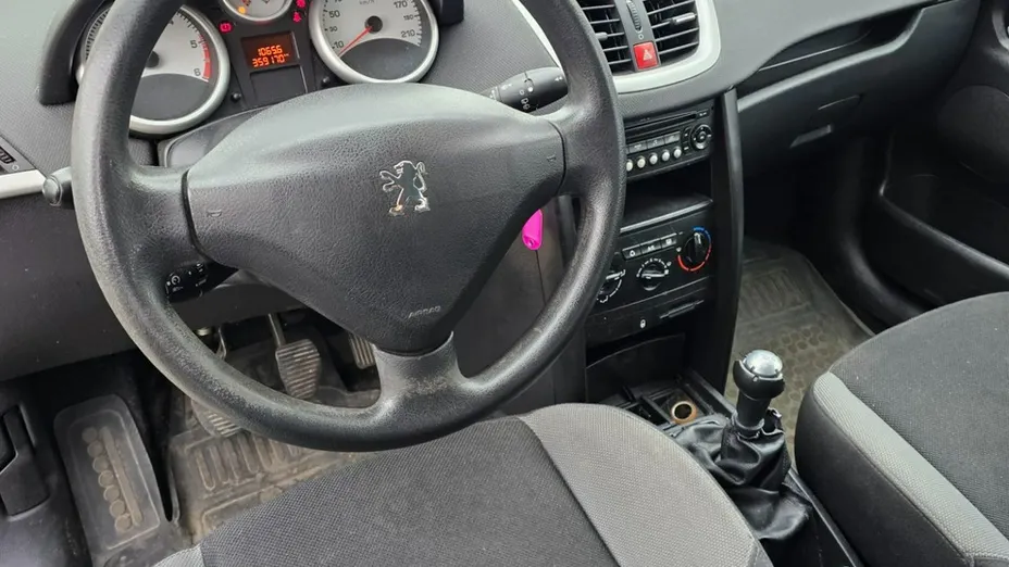 PEUGEOT 207 -