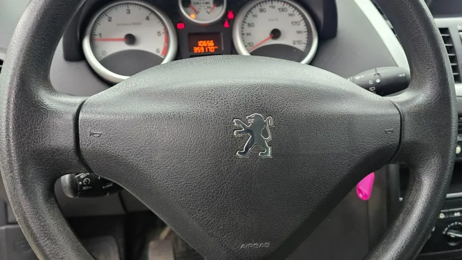 PEUGEOT 207 -