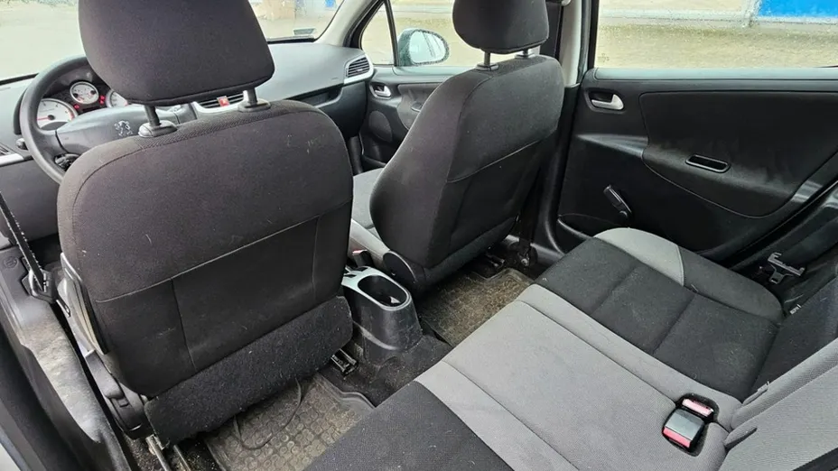 PEUGEOT 207 -