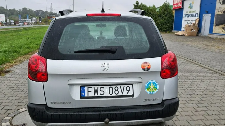 PEUGEOT 207 -