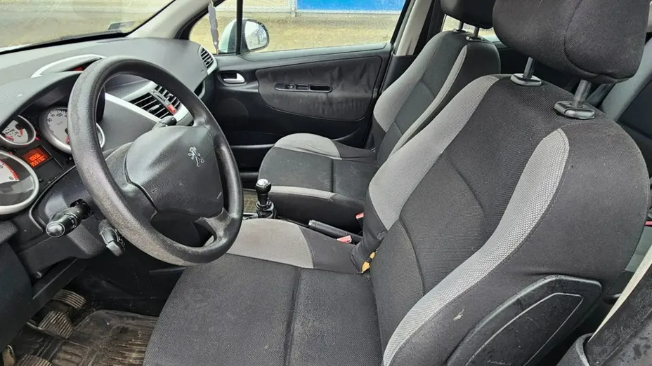 PEUGEOT 207 -