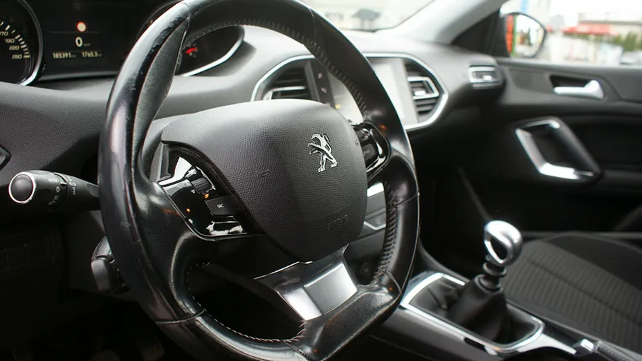 PEUGEOT 308 -