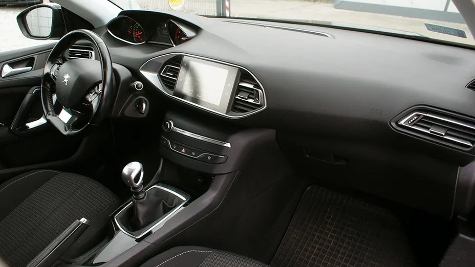 PEUGEOT 308 -