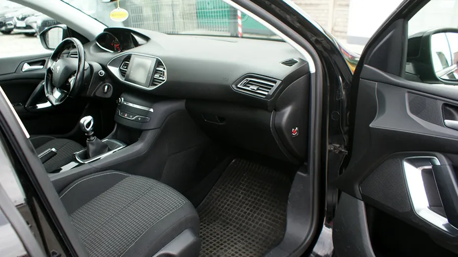 PEUGEOT 308 -