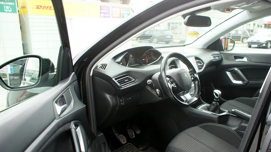PEUGEOT 308 -