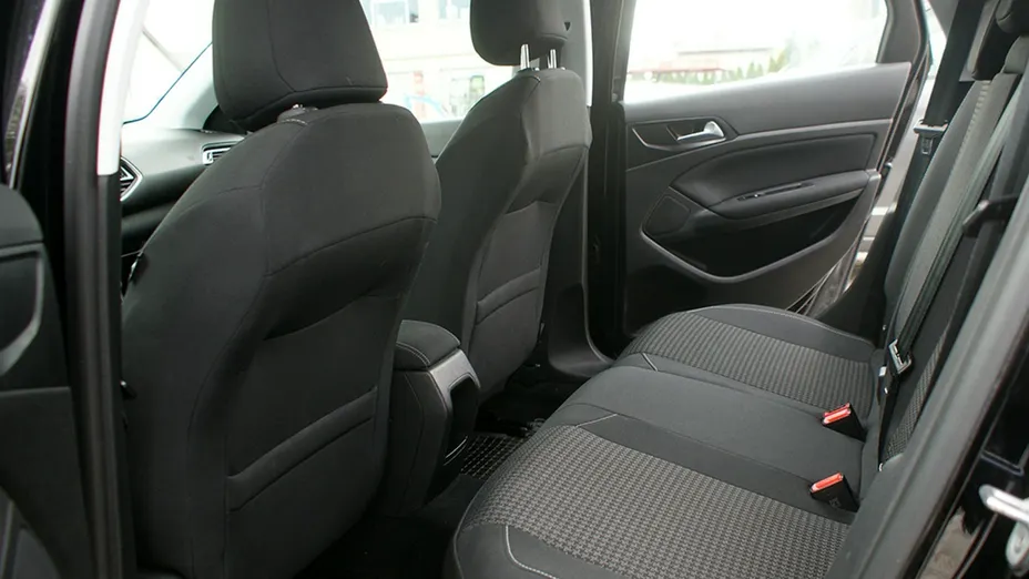 PEUGEOT 308 -