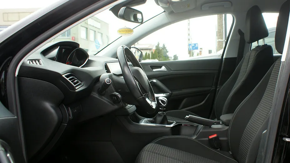 PEUGEOT 308 -
