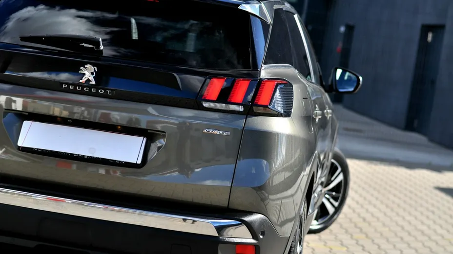 PEUGEOT 3008 -