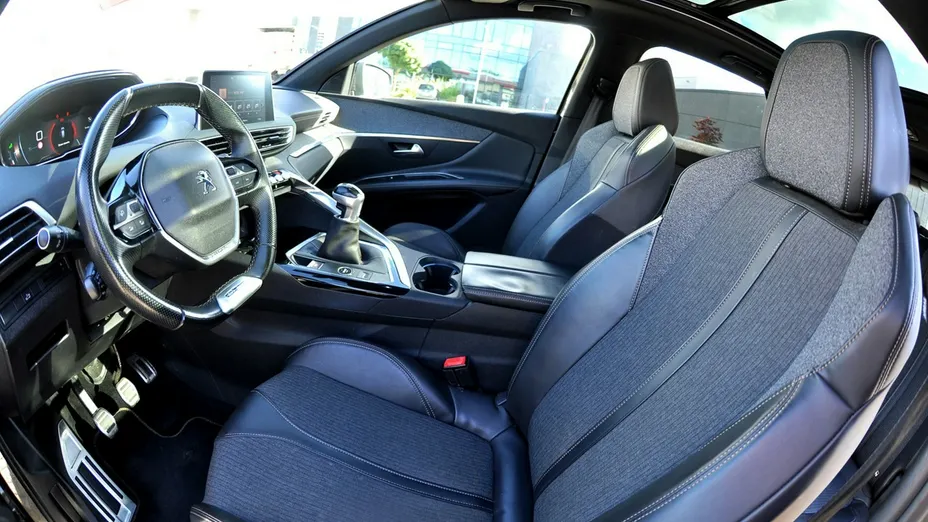 PEUGEOT 3008 -