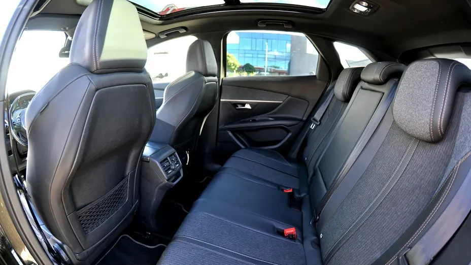PEUGEOT 3008 -