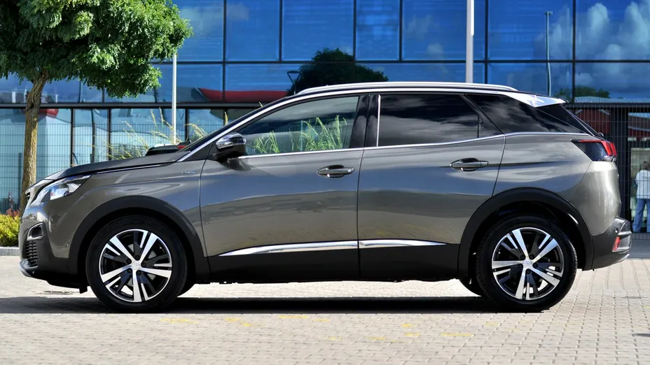PEUGEOT 3008 -