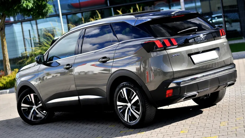 PEUGEOT 3008 -