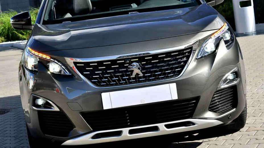 PEUGEOT 3008 -