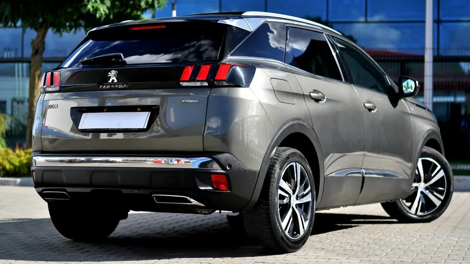 PEUGEOT 3008 -