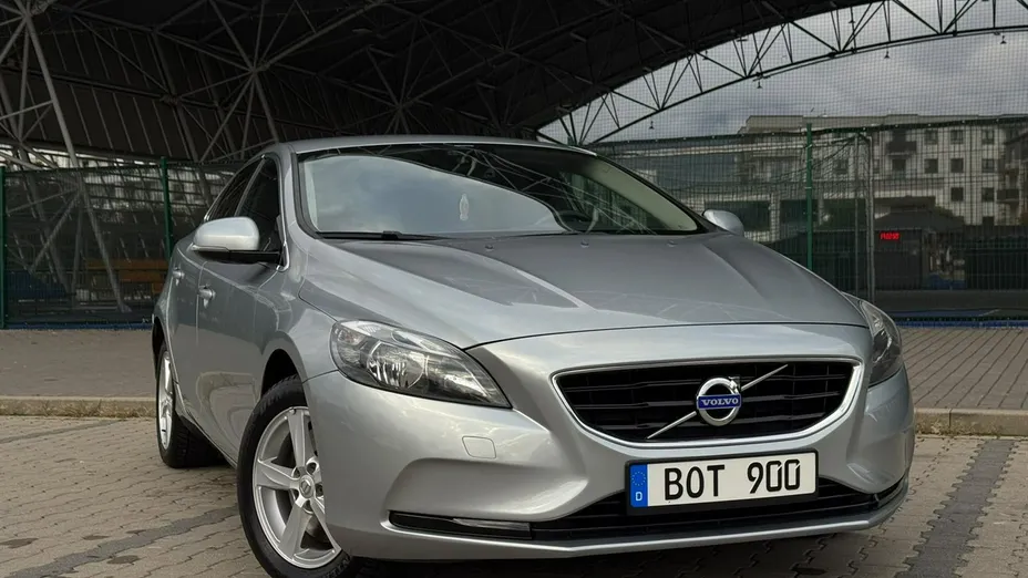 VOLVO V40 -