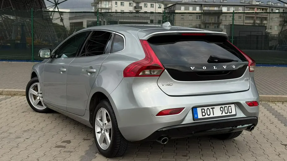 VOLVO V40 -