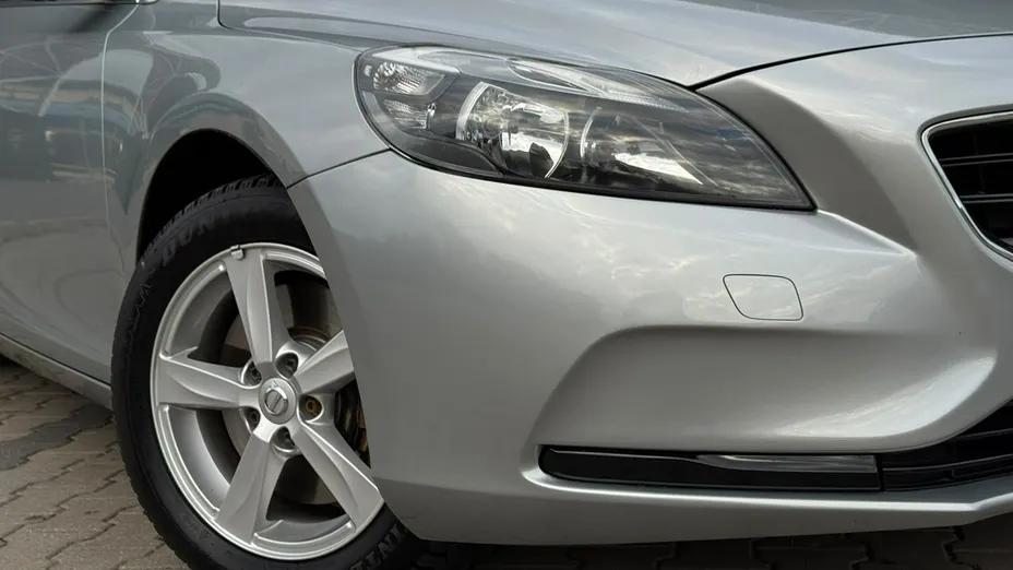 VOLVO V40 -