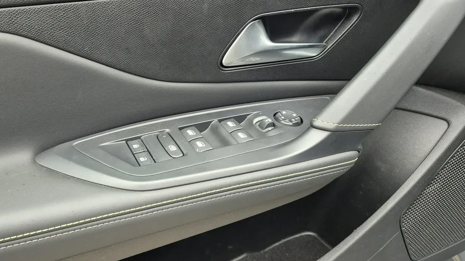 PEUGEOT 308 -